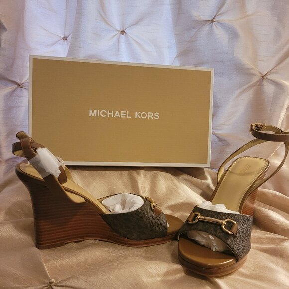 Michael Kors Carson Signature Logo Wedge - Picture 1 of 6